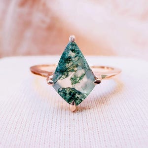 Kite Moss Agate Ring: 14K Rose Gold, Sterling Silver