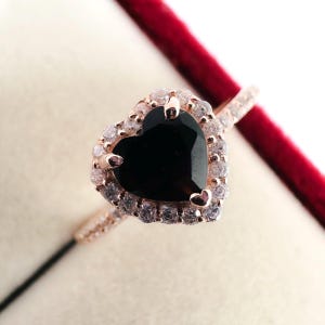 Vintage schwarzer Onyx Verlobungsring, herzförmiger Onyx Stein Opaque Black Diamond Statement Ring, Juli Birthstone Ring, Schmuck für Frauen