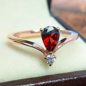Pear Shaped Garnet Engagement Ring, 925 Sterling silver Bridal Ring, Unique Garnet Ring, Vintage Chevron Band Antique Curved V Shaped Ring