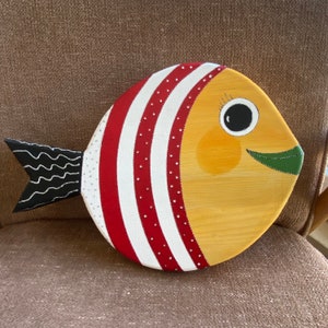Handbemalter Fisch Wandbehang aus Tannenholz