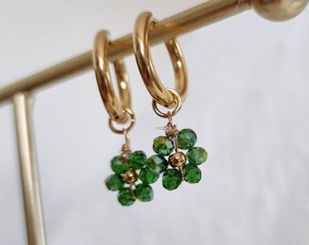 Marguerite verte | Boucles d'oreilles en or avec pendentifs fleurs de marguerite | Boucles d'oreilles en acier inoxydable (acier inoxydable)