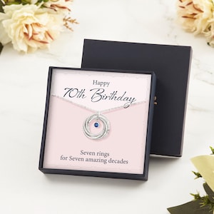 Regalo per il 70° compleanno di una donna, regalo per il 70° compleanno di una mamma, 70° compleanno della nonna, 70° compleanno della sorella, collana con 7 anelli e pietra portafortuna