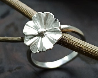 Handmade wavy flower ring in sterling silver