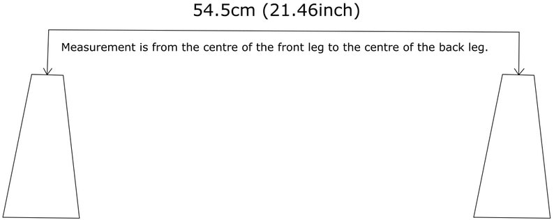 K&ouml;nnte beinhalten: Diagramm mit zwei trapezf&ouml;rmigen Beinen mit einem Abstand von 54,5 cm (21,46 Zoll). Der Text gibt an, dass die Messung von der Mitte des vorderen Beins bis zur Mitte des hinteren Beins erfolgt.