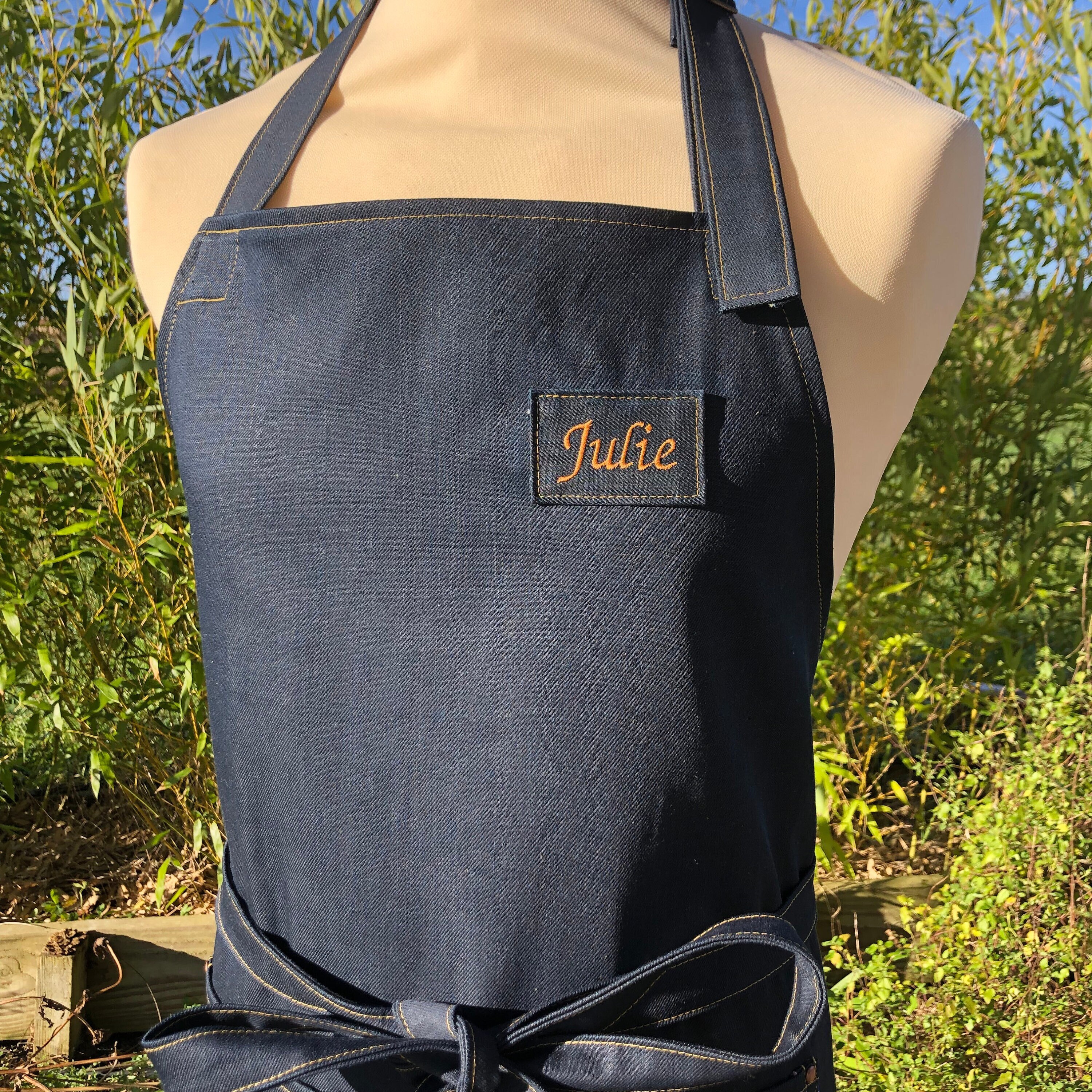 Tablier de Cuisine en Jean Brut Personnalisable.