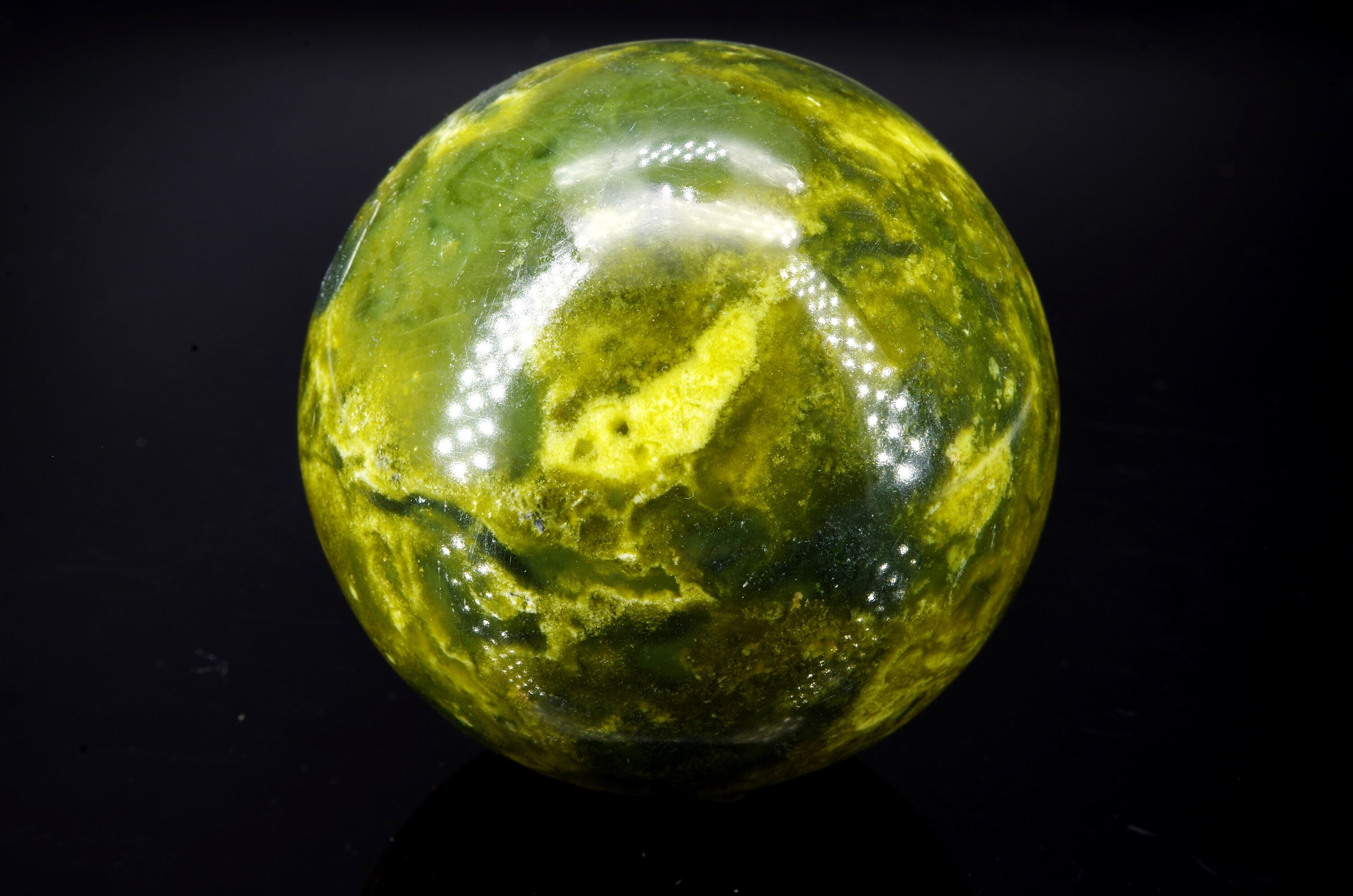 Sphère/Boule Serpentine Pérou/ 391 Gr /Diamètre 7 cm, Circonférence 21 cm