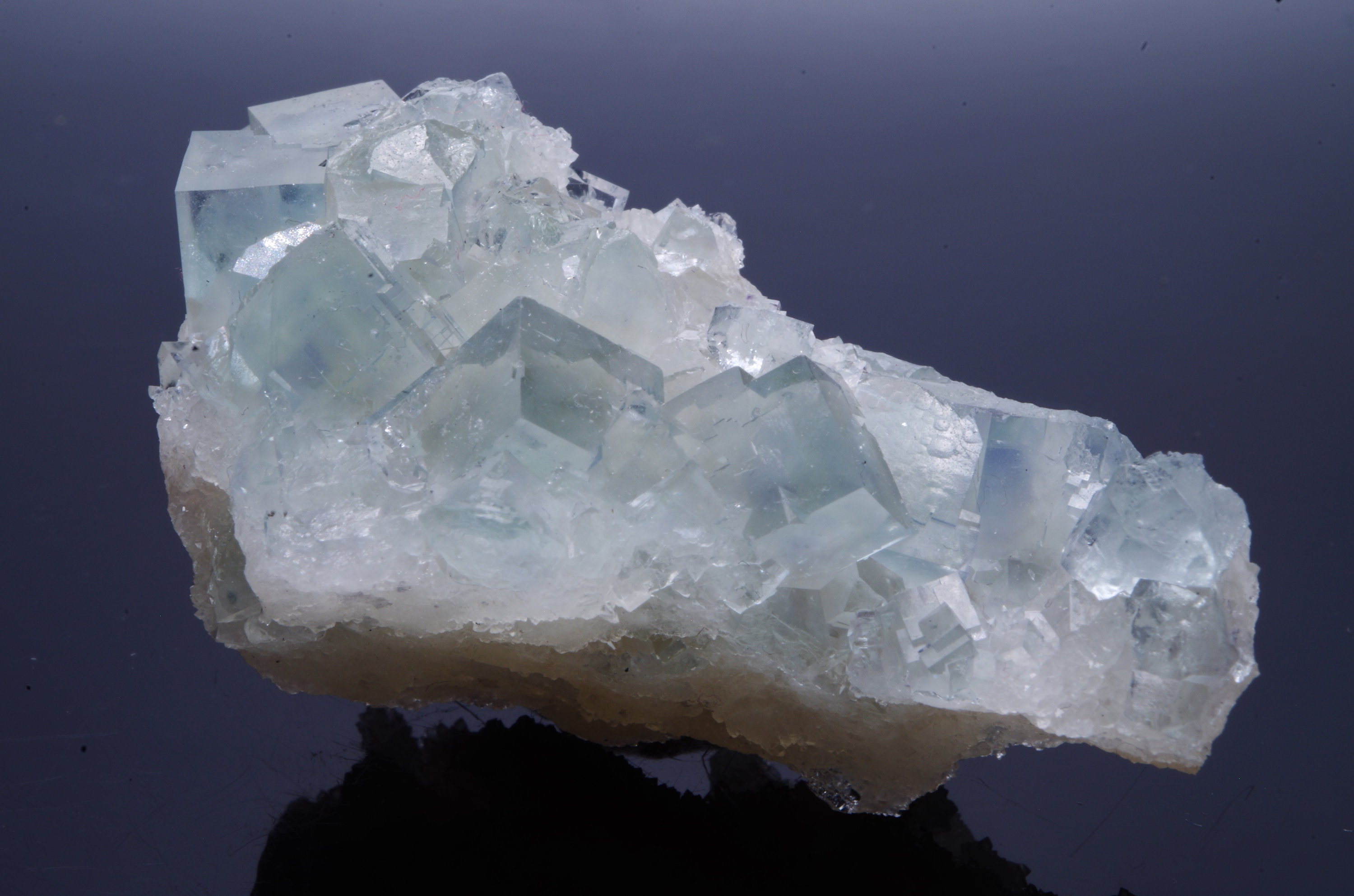 Fluorite Marsanges, Haute-Loire, France 6.5x4x3cm 68G