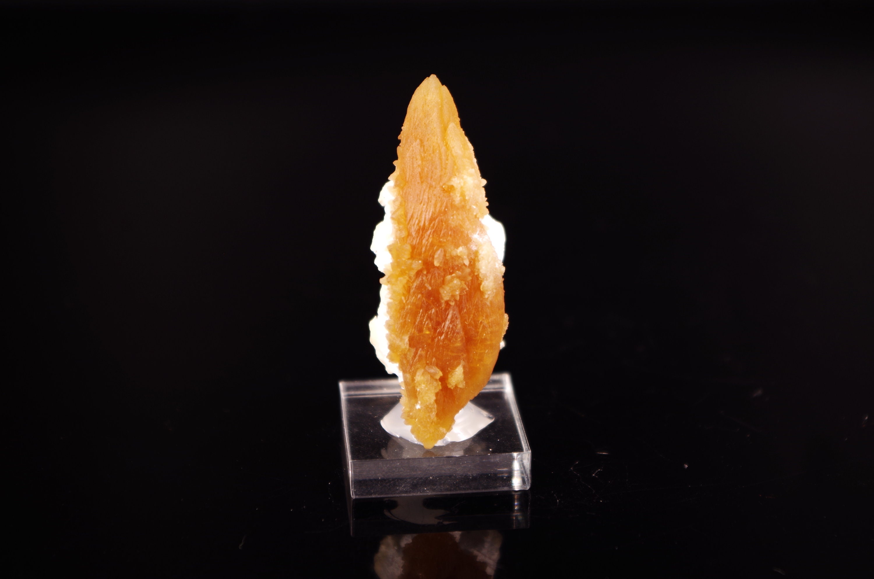 Calcite sur Okenite Inde 5x2x2cm 21Gr