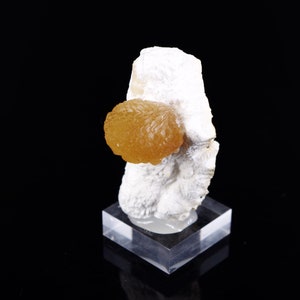 Calcite on Okenite India 5x3x3cm 28gr
