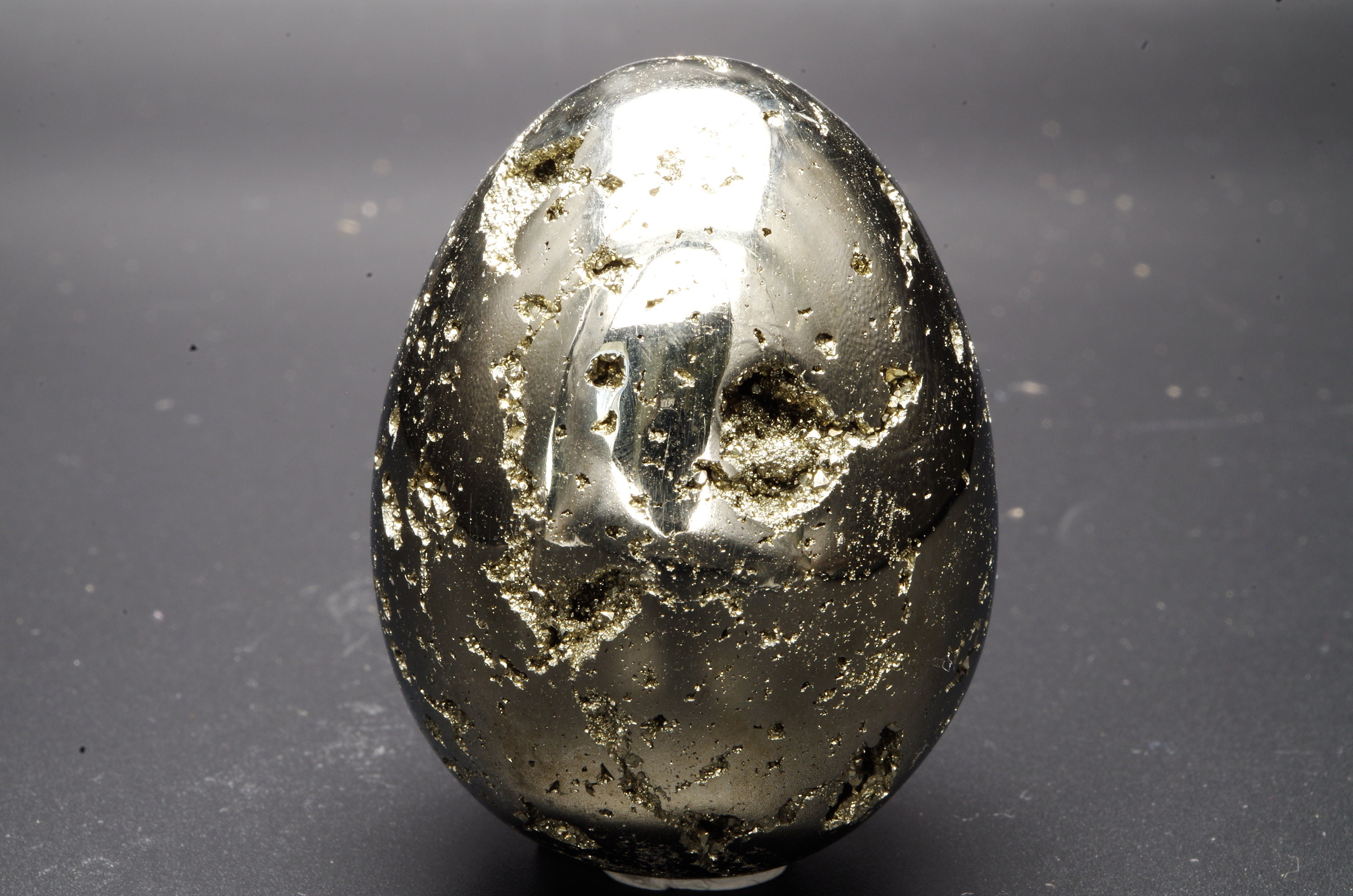 Pyrite 1 , Oeuf, Pérou, 155 Gr/5 cm X 3.8 Circonférence 12 cm