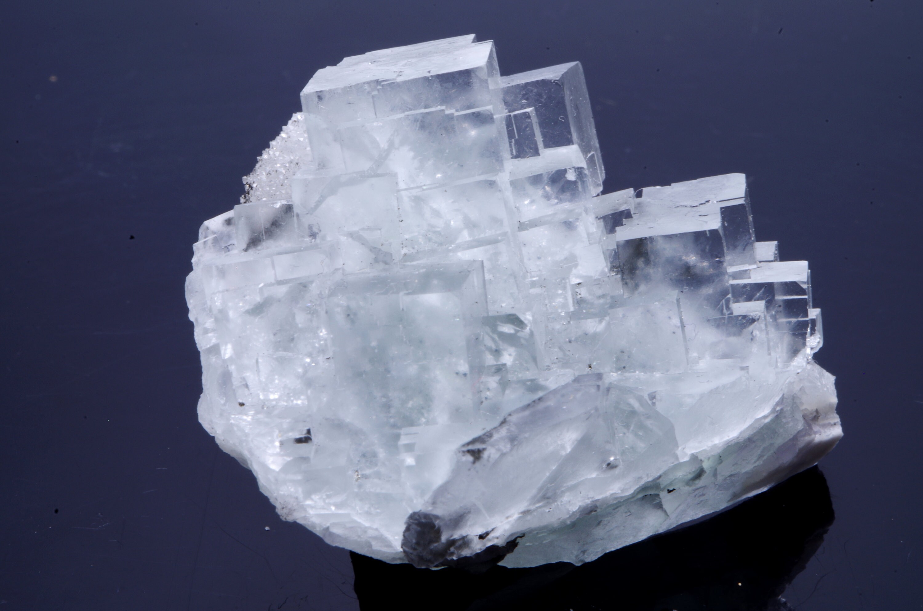 Fluorite Marsanges, Haute-Loire, France 5.5x4.1x2.4cm 68G