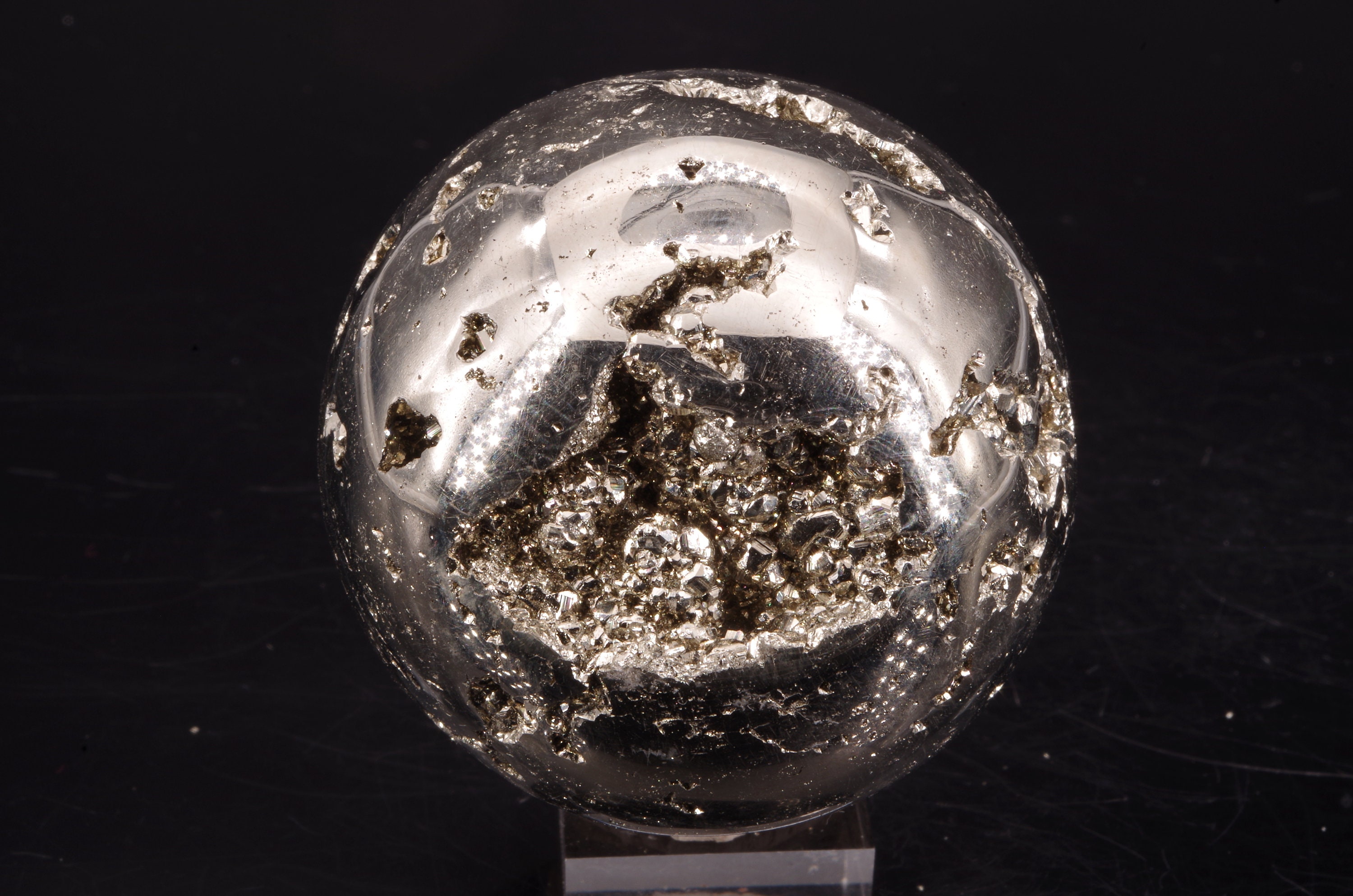 Sphère/Boule de Pyrite Pérou 294 Gr /Diamètre 5 cm