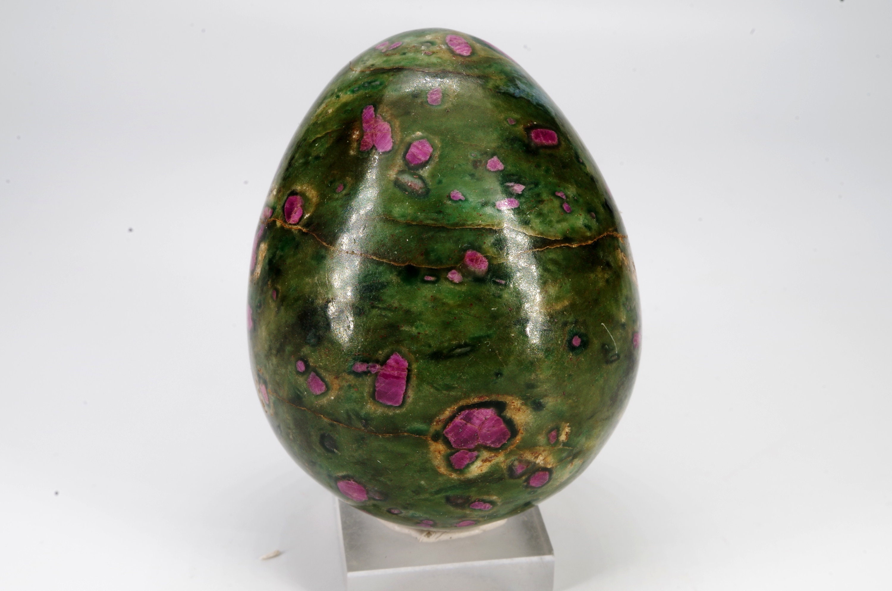 Œuf Rubis et Fuschite, Brésil, 358 Gr/7.3x5.6cm Circonférence 18.5 cm