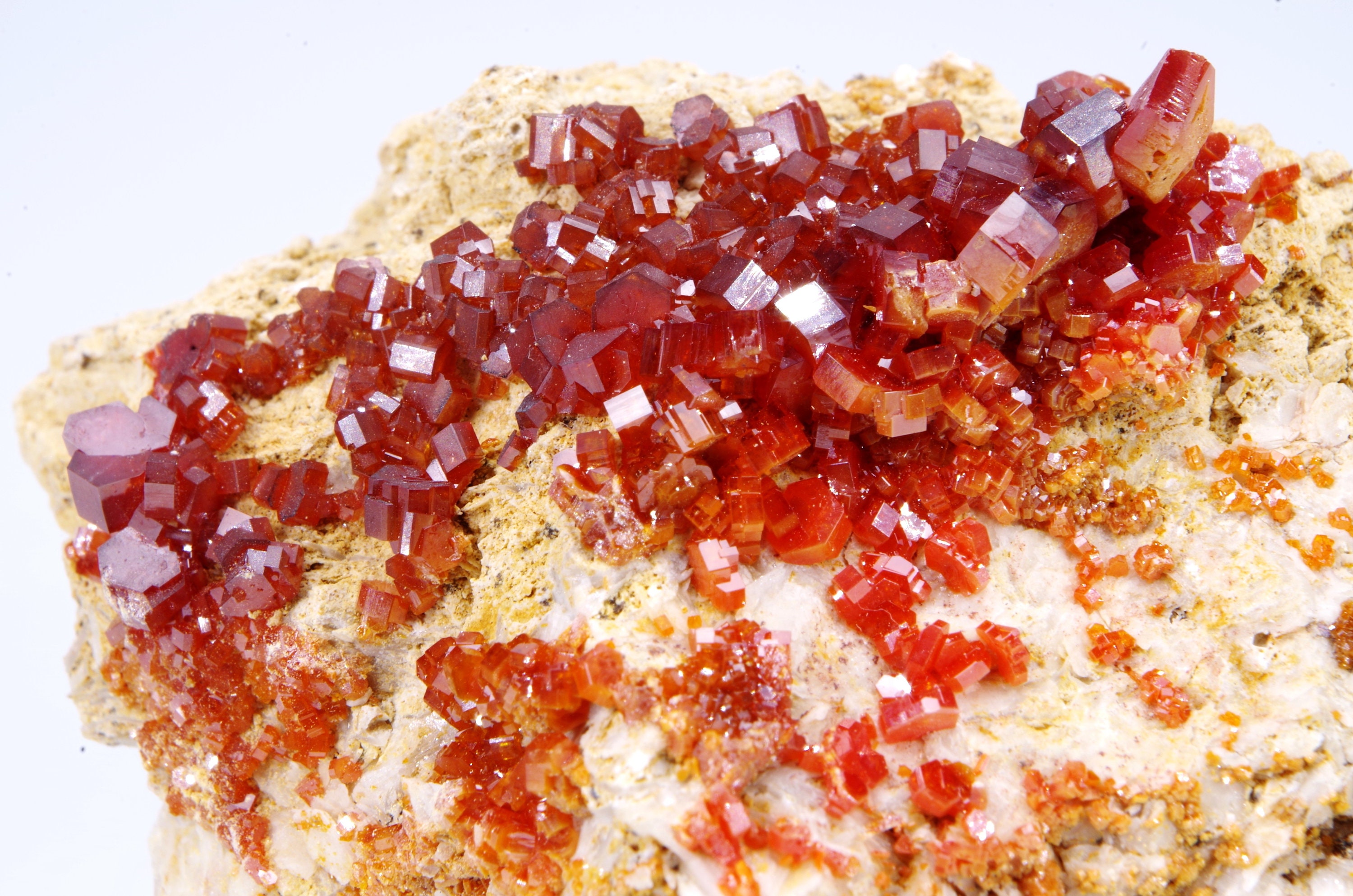 Vanadinite Coud'a Mine Mibla Maroc/Morocco 6.5x5.5x4 129G