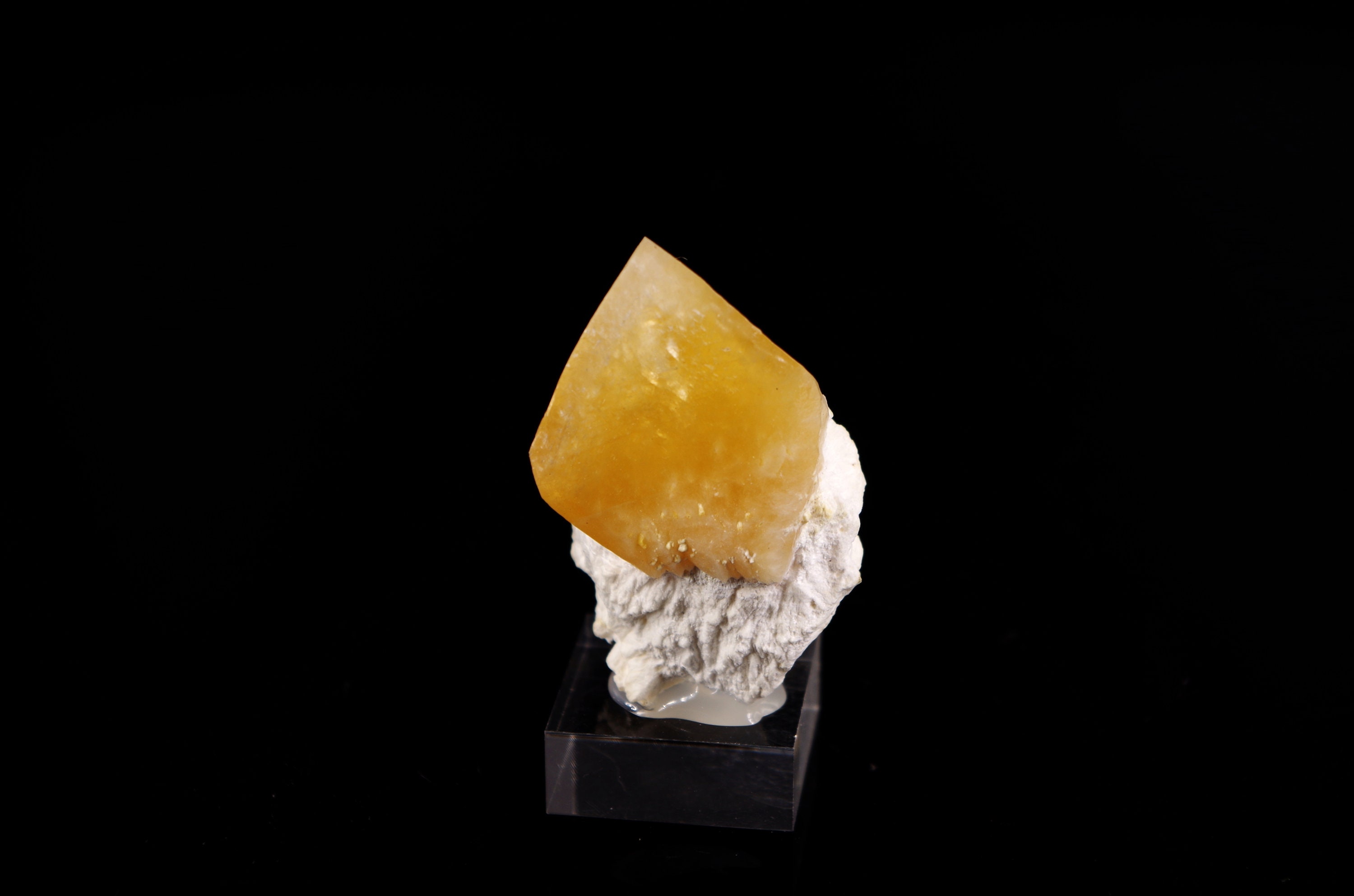 Calcite sur Okenite Inde 4.3x2.5x2cm 22Gr
