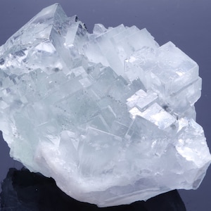 FLUORITE Marsanges, Haute-Loire, France 5.7x4.4x2.6cm 95g