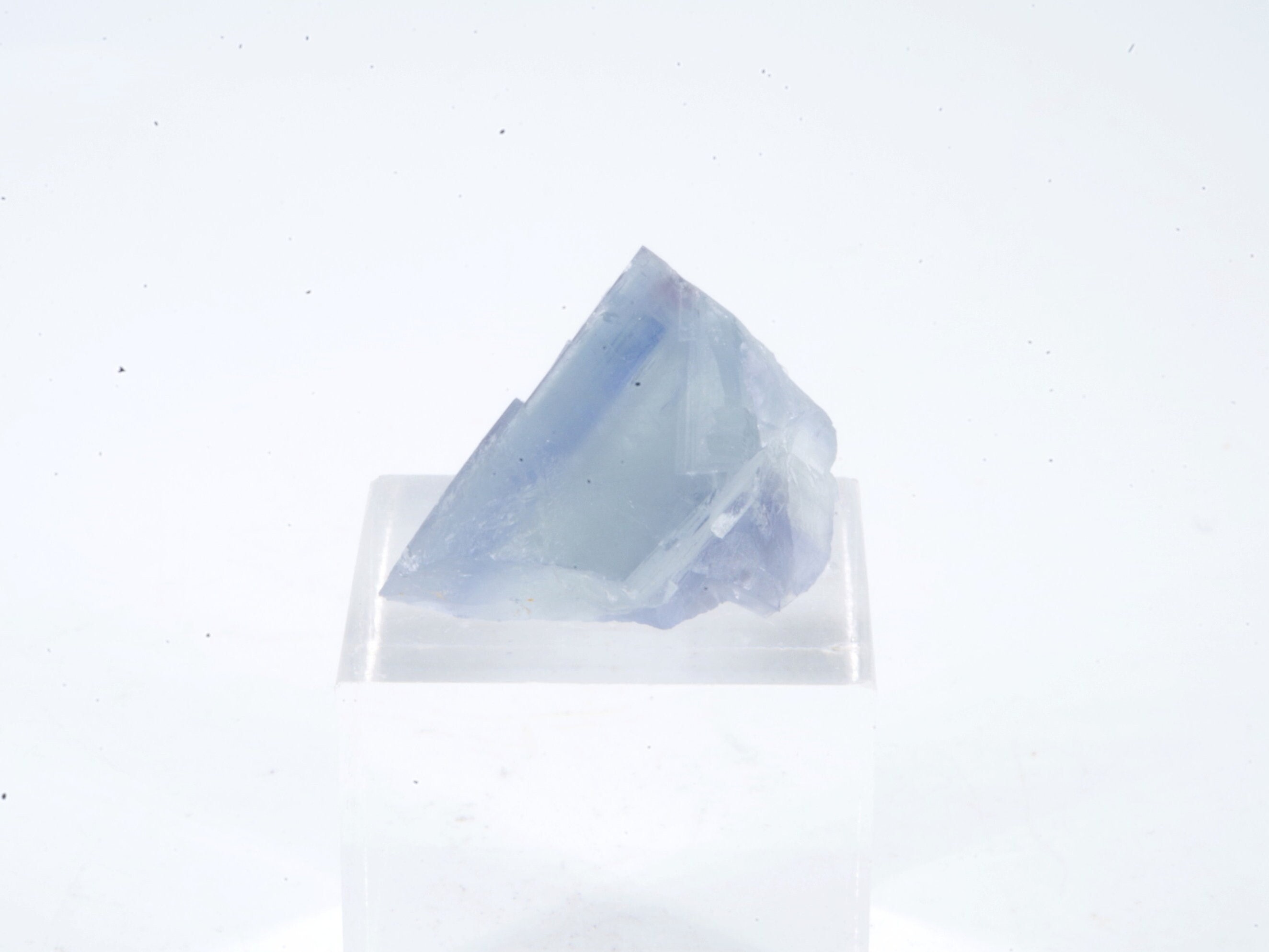 フローライト マルサンジュ、オートロワール、フランス 1.5x1.5x1.2cm 