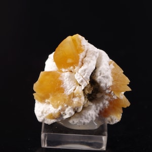 Calcite on Okenite India 4.5x4.5x2.5cm 39g