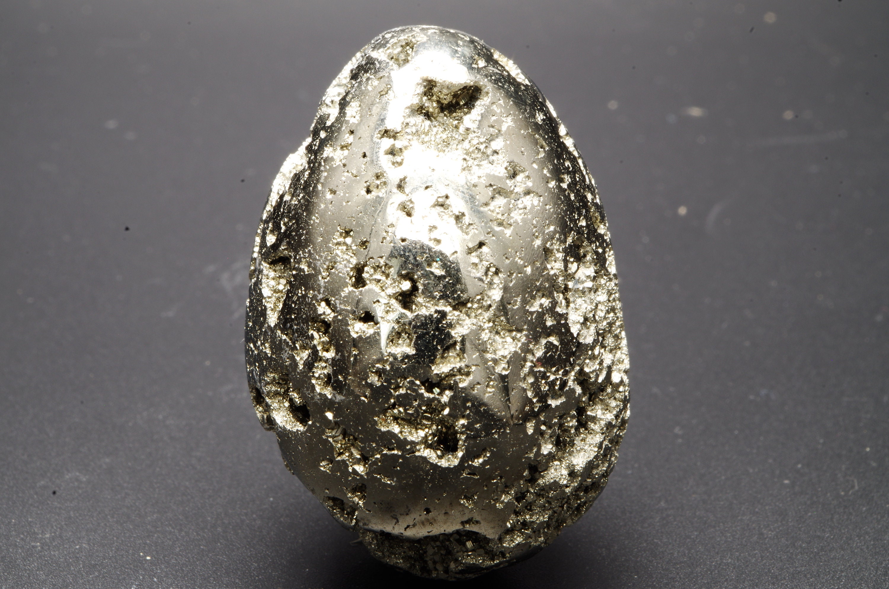 Oeuf Pyrite Pérou 83 Gr/4.7x3.3 cm Circonférence 10.5cm