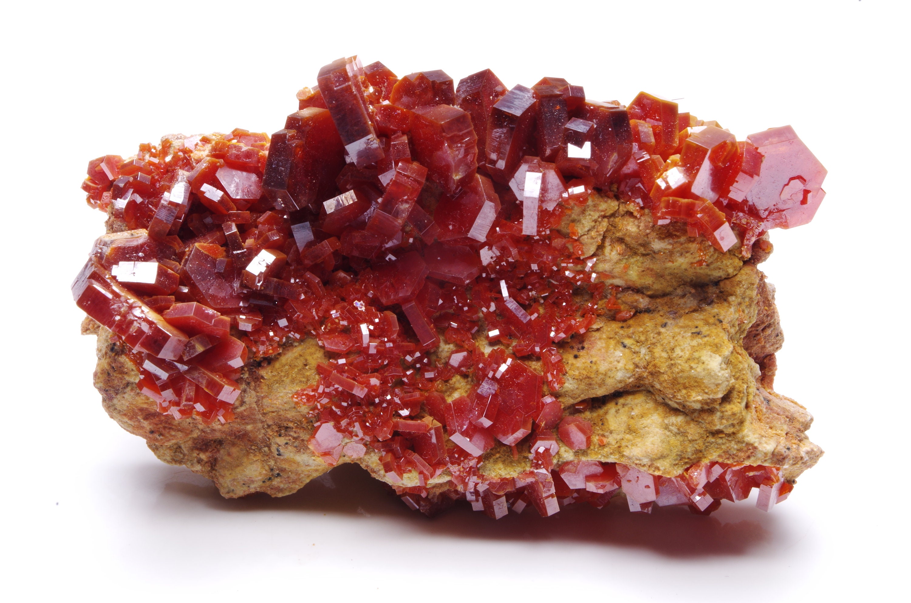 Vanadinite Coud'a, Mibladen Maroc/Morocco 6.5x4x2cm 70Gr