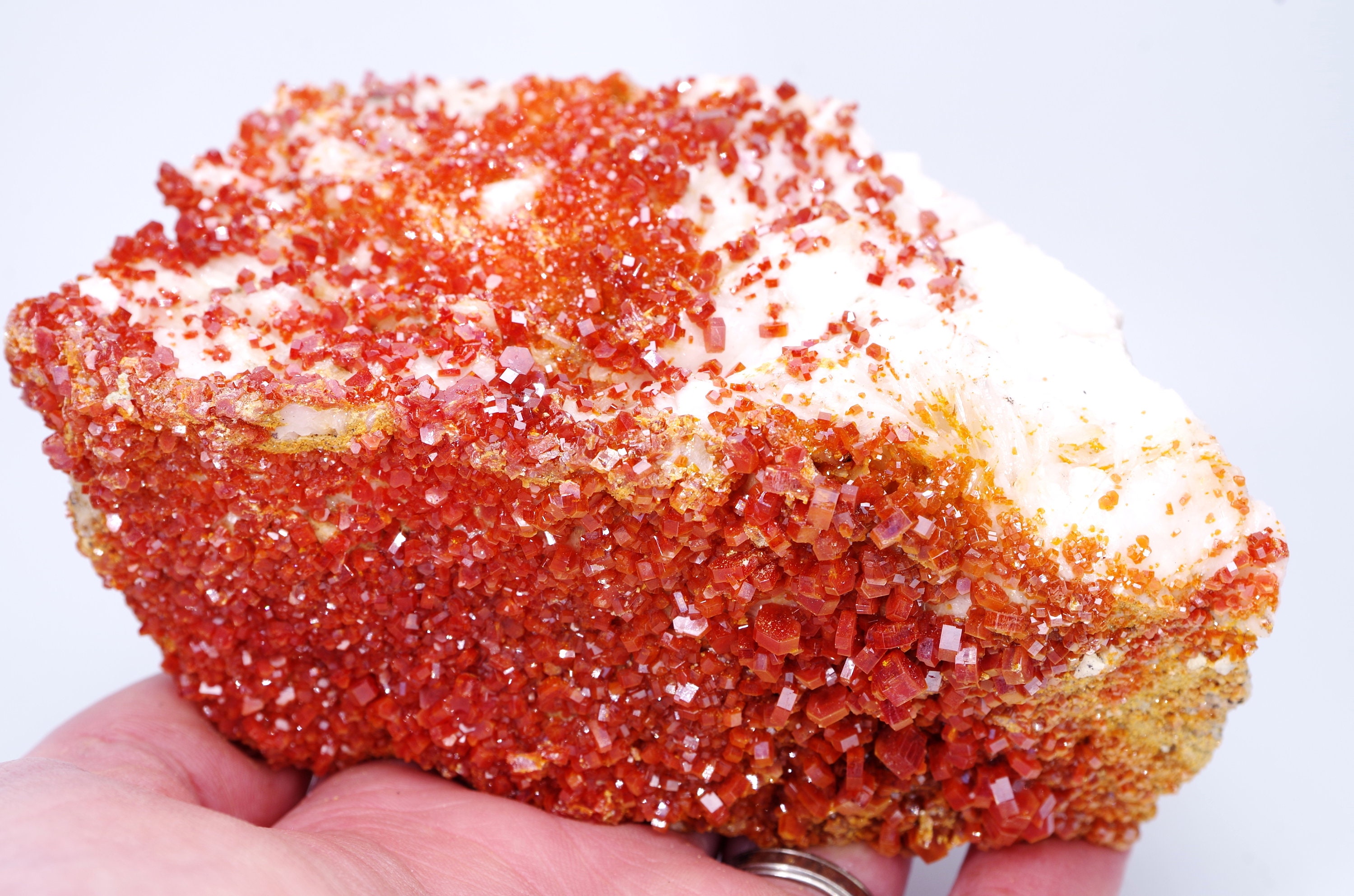 Vanadinite Coud'a Mine Mibla Maroc/Morocco 13x8x5.5 1.197 Kg