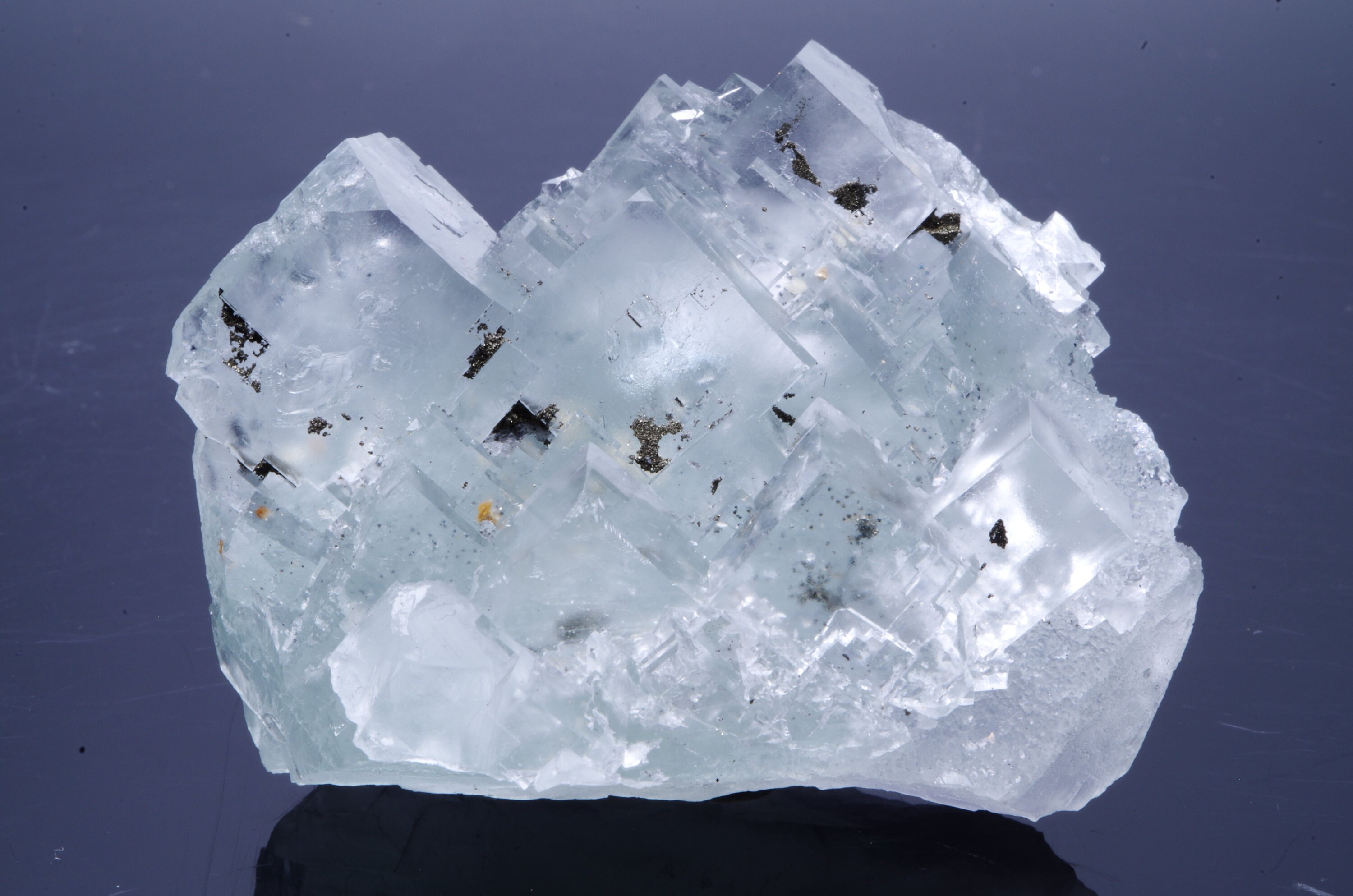 Fluorite Marsanges, Haute-Loire, France 5.5x4x3cm 101G