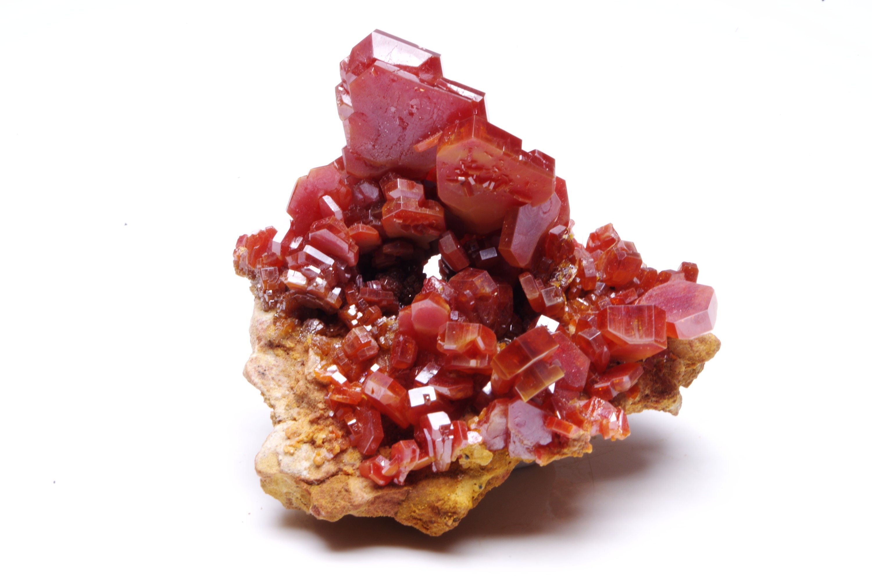 Vanadinite Coud'a, Mibladen Maroc/Morocco 4x3.7x2.5cm 28Gr