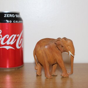 Handgemaakte olifant, olifant beeldje, massief houten olifant, olifant ornament, houten olifant beeldje, vintage olifant, gesneden beeldje