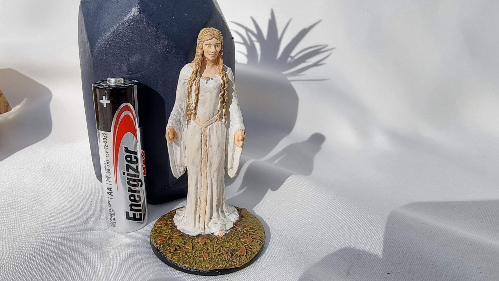 Galadriel, Lord of the Rings, Galadriel Figurine , NLP Figurine, Lord ...