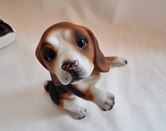 1950年代のヴィンテージ日本製陶器製ビーグル犬の置物 - 手描き陶器の