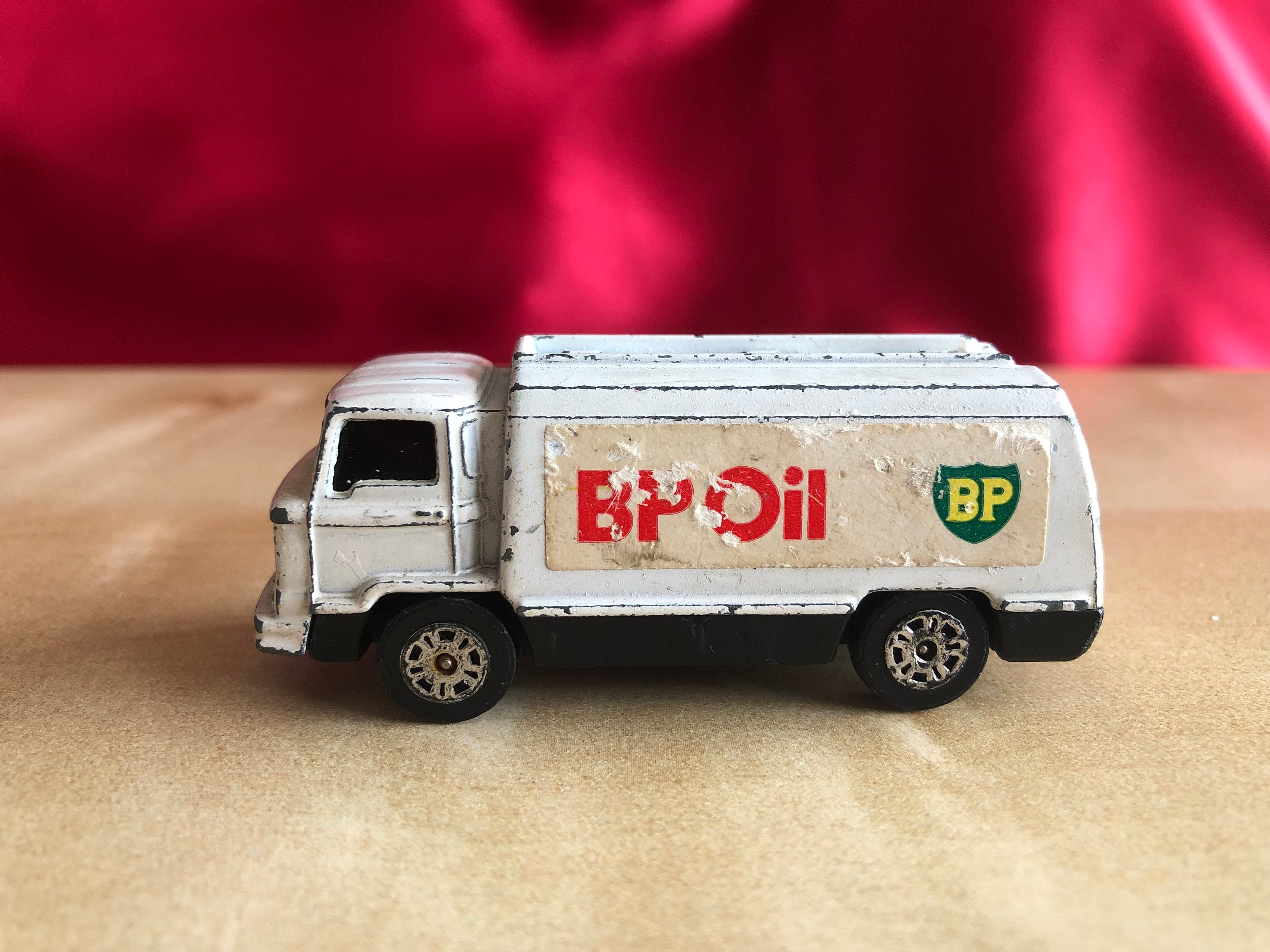 マッチボックス タンクトラック BP ロゴ付き il_fullxfull.5981766056_lk7z.jpg