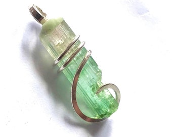 Pendentif en tourmaline pastèque sertie de fil métallique