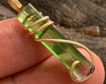 Pendentif en or 14 carats serti de tourmaline pastèque et de cristal naturel