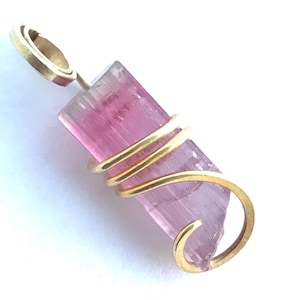 14K Gold Bi Color Turmalin Anhänger, Turmalin Stick Anhänger, Wassermelone Turmalin Schmuck, rosa Turmalin Kristall Anhänger, Hochzeitsgeschenk