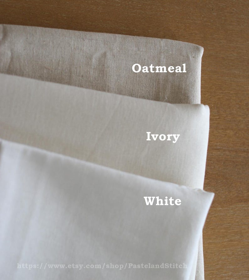 Pu&ograve; includere: Tre campioni di tessuto in diverse tonalit&agrave; di bianco: avena, avorio e bianco. I campioni sono disposti dal pi&ugrave; scuro al pi&ugrave; chiaro.