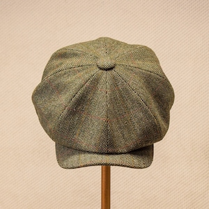 Traditional GREEN HERRINGBONE TWEED Newsboy Cap, Mid-Width Size Baker boy Hat, Vintage Style of the 1920s, Father’s Day Gift
