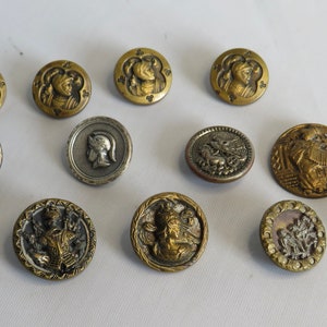 12 Antique Metal Picture Buttons w/ People    TBU39