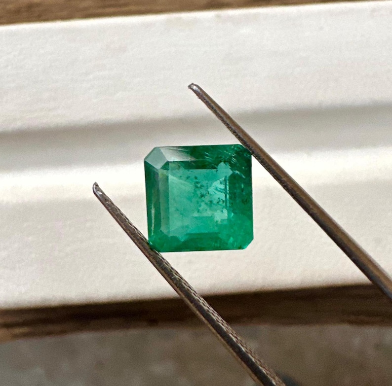Piedra preciosa suelta de esmeralda zambiana natural de 7 mm, excelente, con corte cuadrado y buen brillo, certificada, para joyería, 1,69 quilates. imagen 1