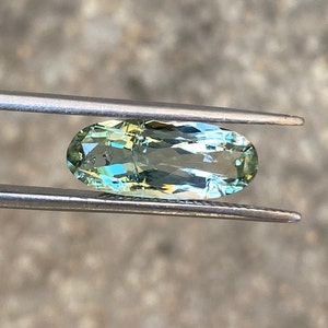 Increíble piedra de turmalina biocolor de corte ovalado largo con buena calidad de color, piedras preciosas sueltas para hacer joyas, turmalina facetada de 3,04 quilates.