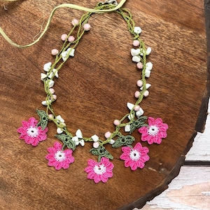 Spring Flowers Necklace / Pink Flower Choker / Crochet Flower Necklace / Boho Festival Style /  Beaded Textile Necklace / Summer Necklace