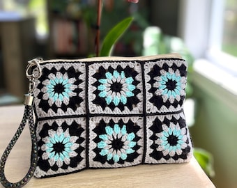 Crochet Zipper Purse / Clutch Purse / Phone Wristlet / Boho Clutch Bag / Cosmetic Bag / Wallet Clutch for Women/ Granny Square Clutch