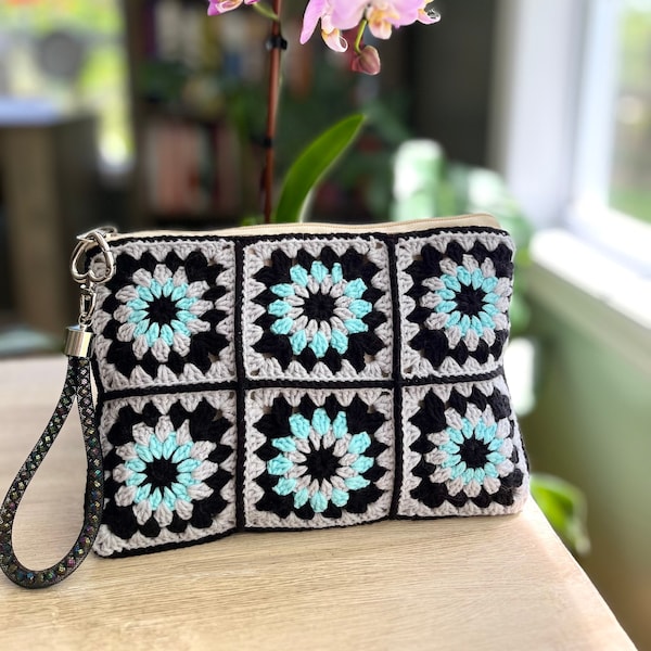 Crochet Zipper Purse / Clutch Purse / Phone Wristlet / Boho Clutch Bag / Cosmetic Bag / Wallet Clutch for Women/ Granny Square Clutch