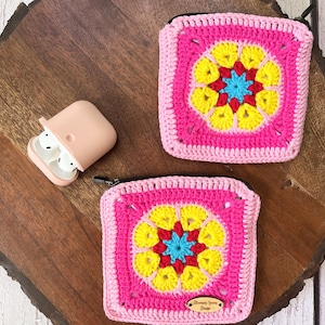Granny Square Wallet / Crochet Coin Zipper Pouch / Change Purse / Notions Pouch / Airpods Bag / Boho Mini Wallet / Credit Card Purse