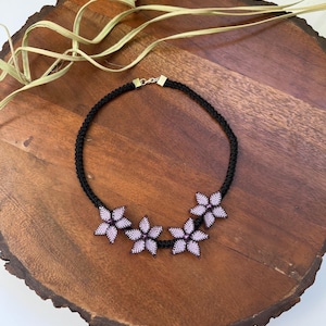 Floral Lace Necklace / Crochet Flower Necklace / Botanical Jewelry / Textile Necklace / Necklace Gift for Mom / Flower Choker Necklace
