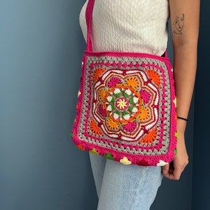 Mandala Häkel-Geldbeutel / Süße Taschen für Frauen / Florale Tragetasche / Rosa Umhängetasche / Alltags-Tasche / Beste Geschenke für Sie / Oma Quadrat Tasche