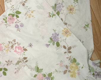Vintage Floral With 4” Ruffle Pillowcase Pair, EUC, Shabby, Cottage. Standard Sz
