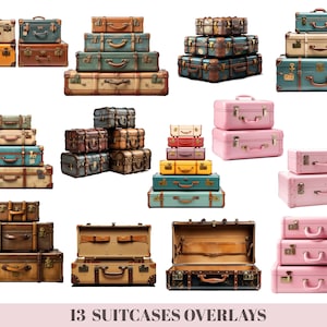 Op de afbeelding: Dertien vintage koffers in verschillende kleuren en maten, waaronder bruin, blauw, roze en groen. Sommige koffers zijn op elkaar gestapeld, terwijl andere open zijn om hun interieur te laten zien. De koffers zijn gerangschikt op een witte achtergrond.