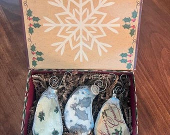 Set of 3 Oyster Shell Ornaments in Gift Box - (tree)
