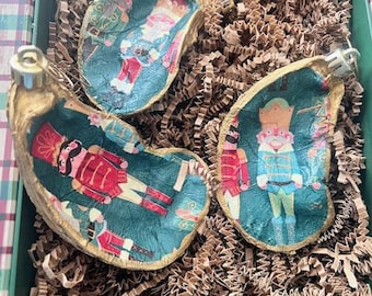 Set of 3 Oyster Shell Ornaments in Gift Box - (house)