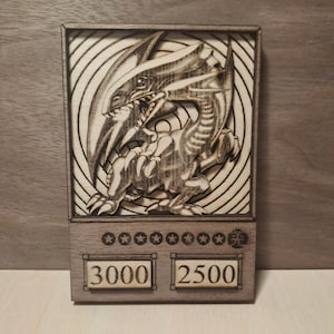 Blauwe ogen witte draak 3D houten Yu-Gi-Oh-kaart | handgemaakt cadeau | lasergegraveerd